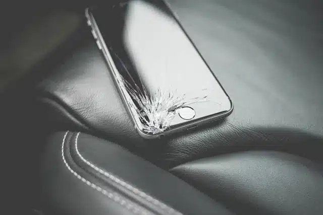 Réparer ou remplacer son smartphone ? Conseils Donatek à Strasbourg