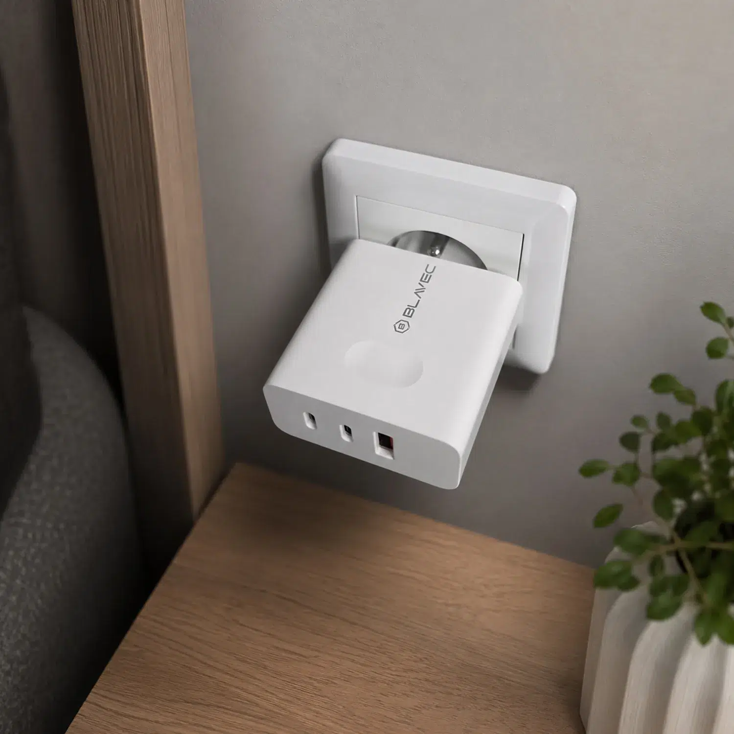 Blavec BC-11 : 7 atouts essentiels du chargeur GaN 65W 2 Chargeur GaN 65W Blavec BC-11 : photo produit Promotek, vue 3