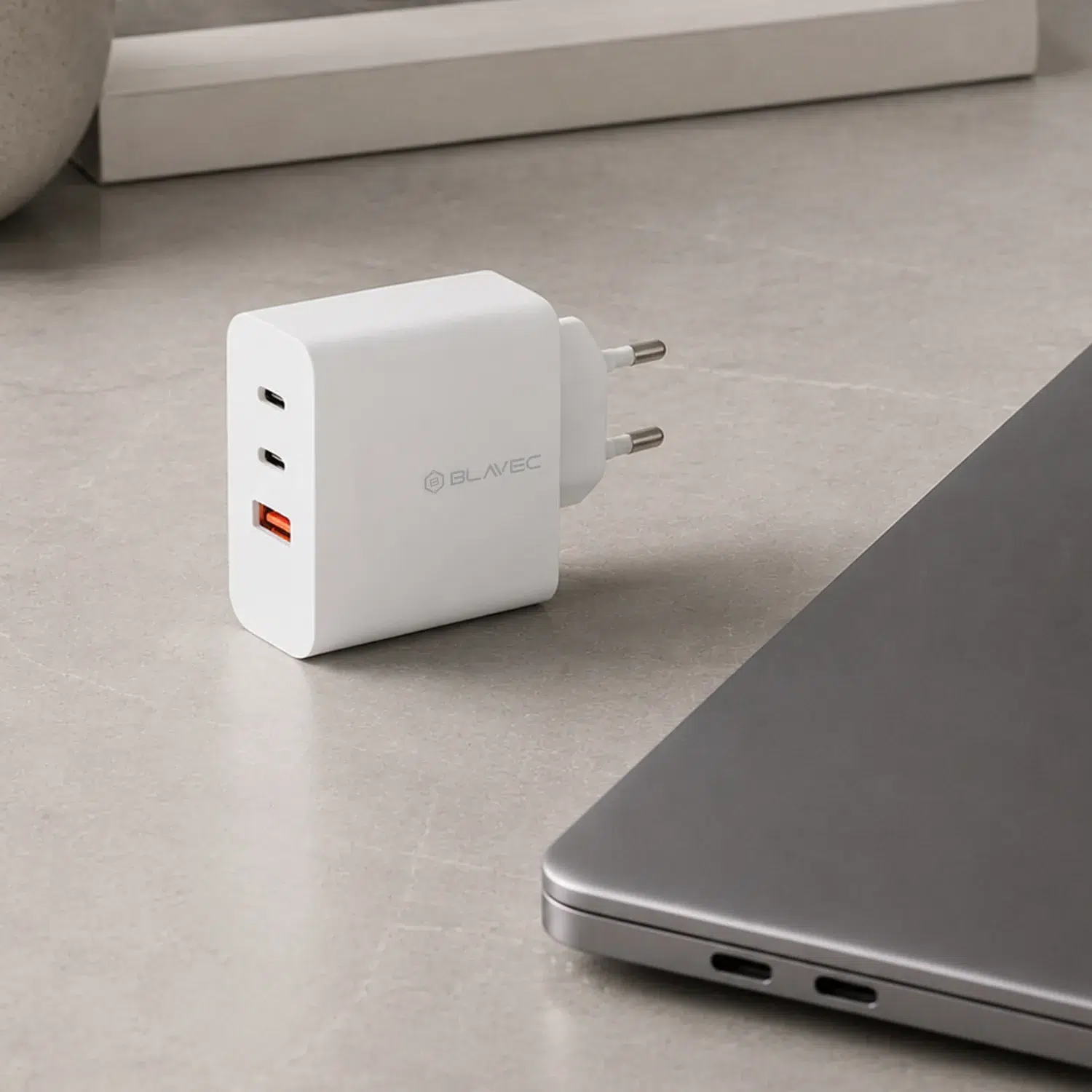 Blavec BC-11 : 7 atouts essentiels du chargeur GaN 65W 3 Chargeur GaN 65W Blavec BC-11 : photo produit Promotek, vue 4